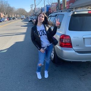 Meet your Posher, Layla